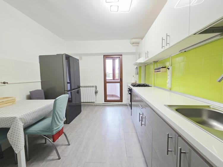 Apartament cu 3 camere decomandat în Mazepa 2