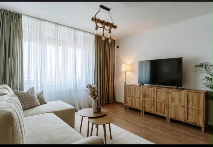 Apartament cu 3 camere decomandat în Central