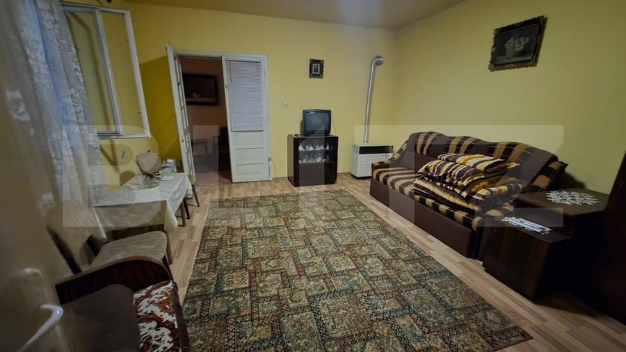 Casă individuală cu 6 camere cu Canalizare în Exterior Est