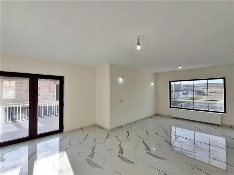 Casă individuală cu 4 camere cu Teren 500 Mp în Lețcani