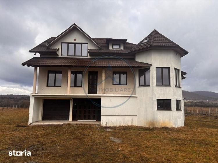 Casă cu 5 camere cu Teren 7000 Mp în Josenii Bârgăului