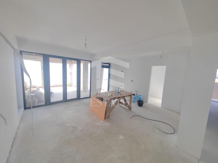 Casă individuală cu 5 camere cu Piscina în Est