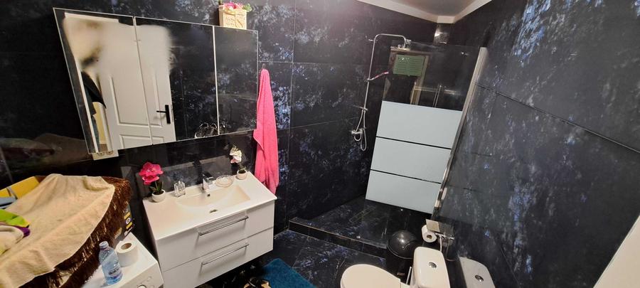 Apartament cu 3 camere nedecomandat în Calea Călărașilor — fotografia 3