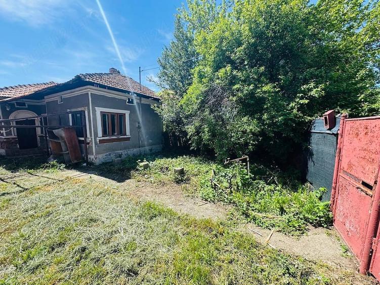 Casă cu Teren 220 Mp în Central