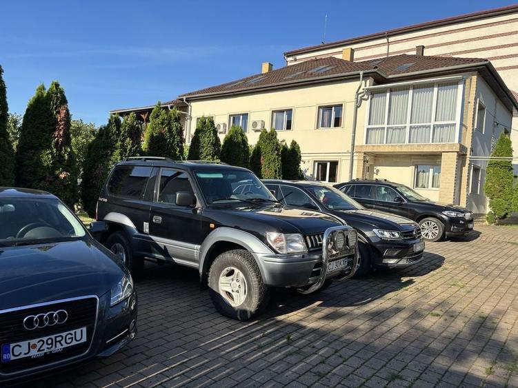 Casă cu 4 camere decomandat în Între Lacuri