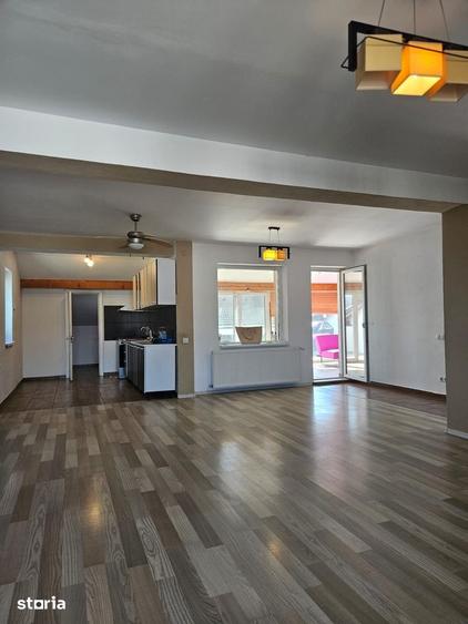 Apartament cu 3 camere decomandat în Sud