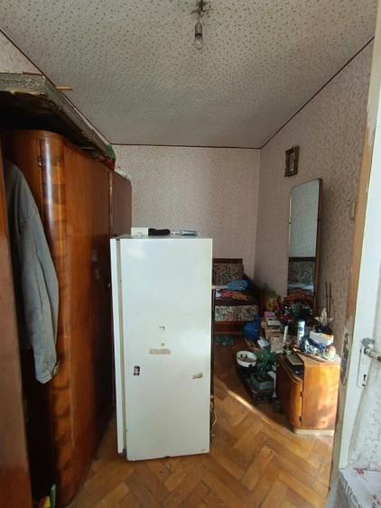 Apartament cu 3 camere semidecomandat, mobilat în Săsar