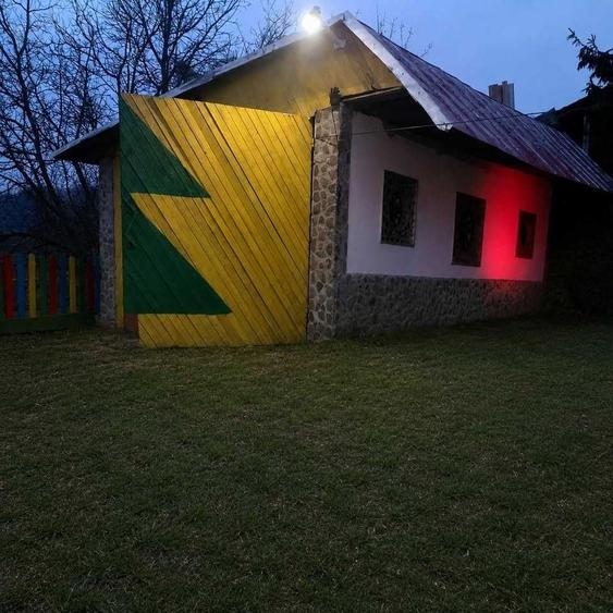 Casă cu 3 camere în Păcureți