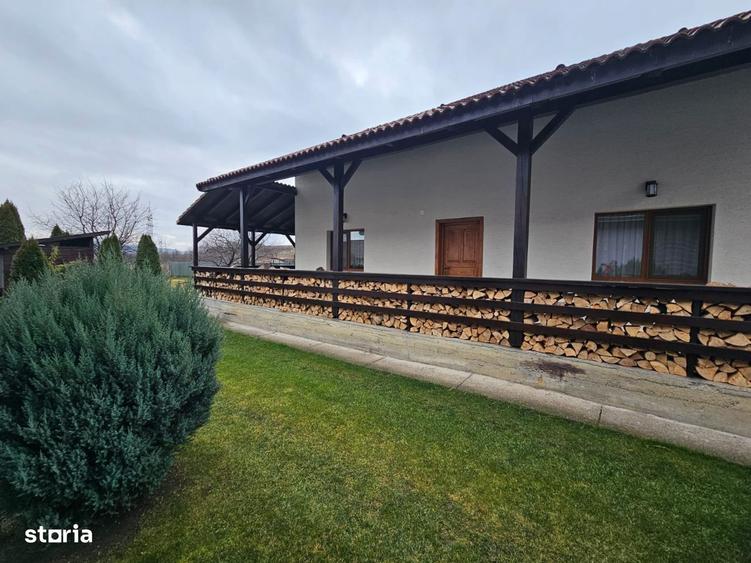 Casă cu 4 camere în Criș