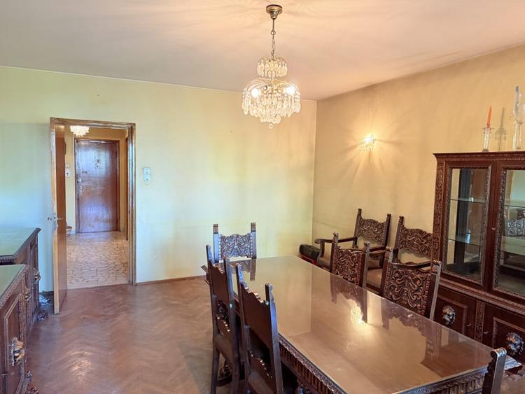 Apartament cu 4 camere decomandat în Kiseleff