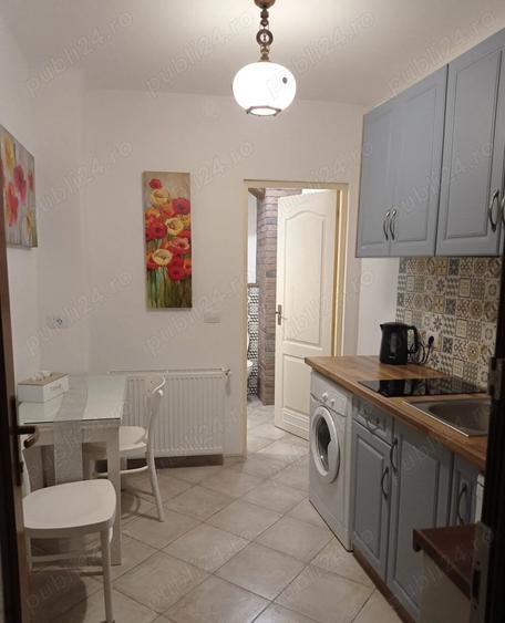 Apartament cu 2 camere semidecomandat, mobilat în Centrul Istoric