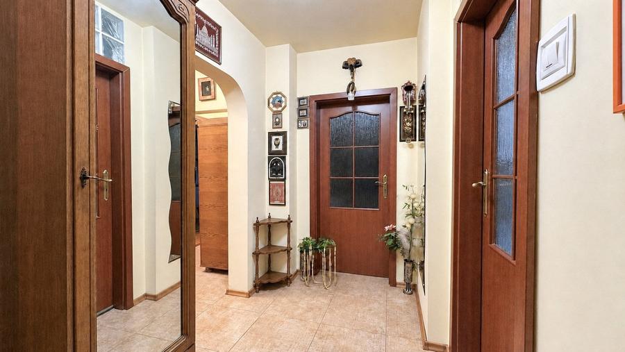 Apartament cu 3 camere decomandat, mobilat în Brâncoveanu