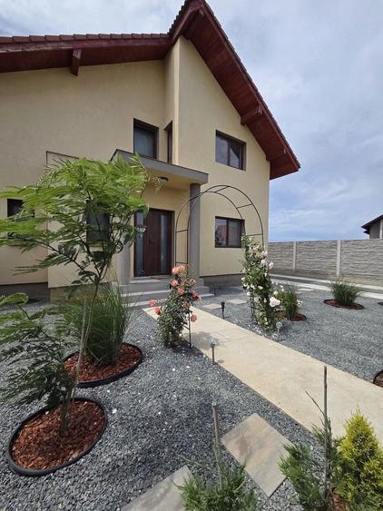 Casă cu 3 camere cu Teren 475 Mp în Sânandrei