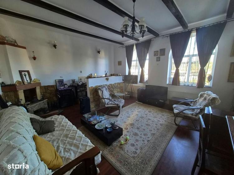 Casă cu 3 camere cu Teren 2308 Mp în Domnești