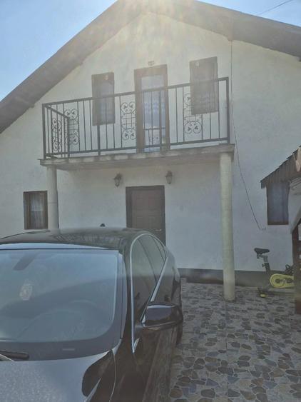 Casă cu 5 camere cu Teren 500 Mp în Central