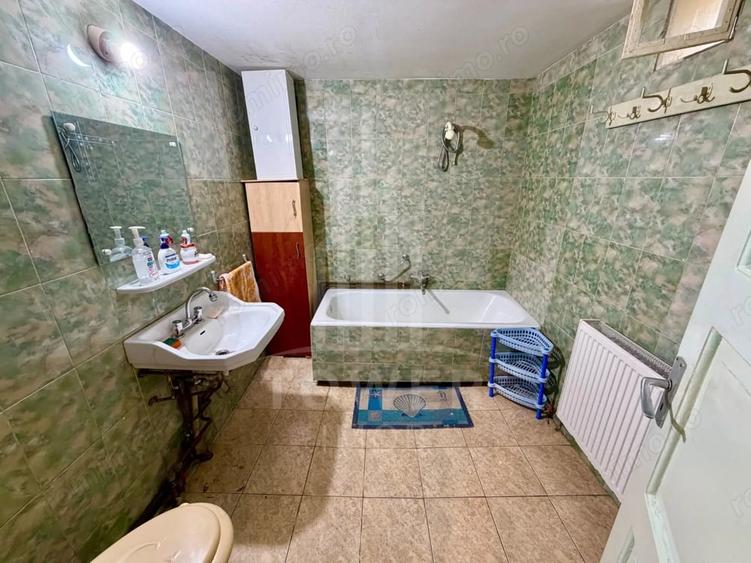 Casă cu 4 camere cu Teren 2300 Mp în Vest