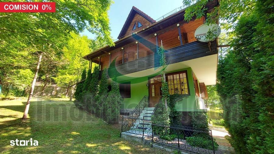 Casă cu 6 camere cu Teren 945 Mp în Firiza