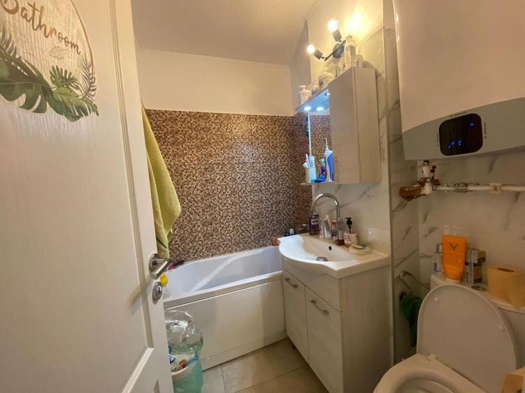 Apartament cu 4 camere nedecomandat în Bucureștii Noi