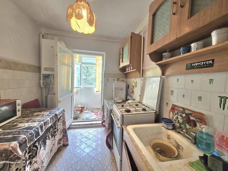 Apartament cu 3 camere decomandat în Școlilor