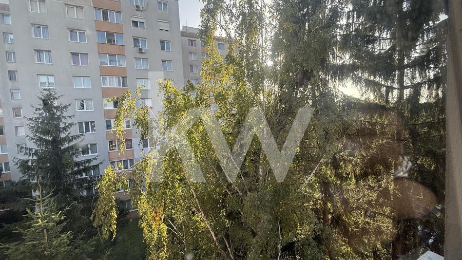 Apartament cu 3 camere decomandat în Astra