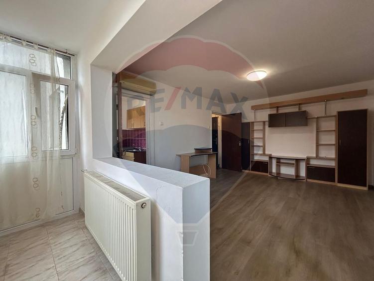 Garsoniera 30+mpu Metrou Bloc Anvelopat Vedere Spate - 10