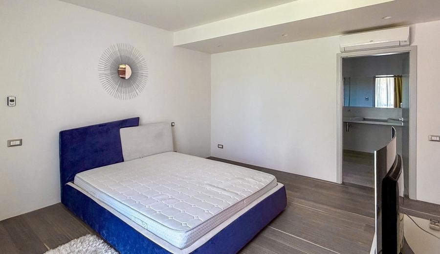 Casă cu 6 camere cu Teren 1000 Mp în Pipera