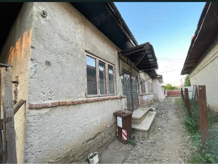Casă cu 2 camere cu Teren 440 Mp în Central