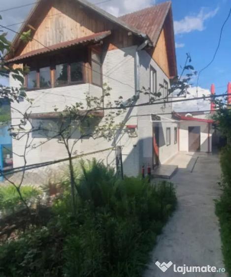 Casă cu 5 camere cu Teren 750 Mp în Central