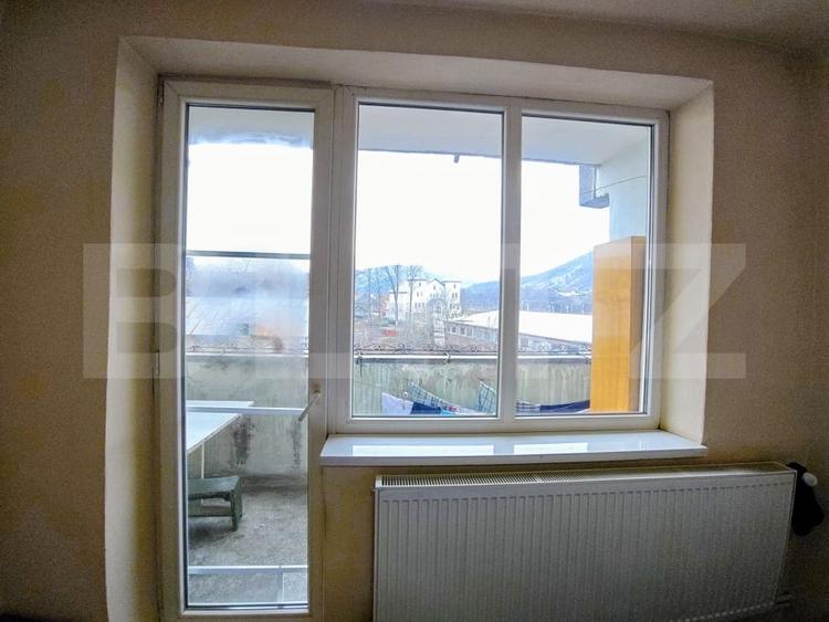 Apartament cu 4 camere semidecomandat, mobilat în Năsăud