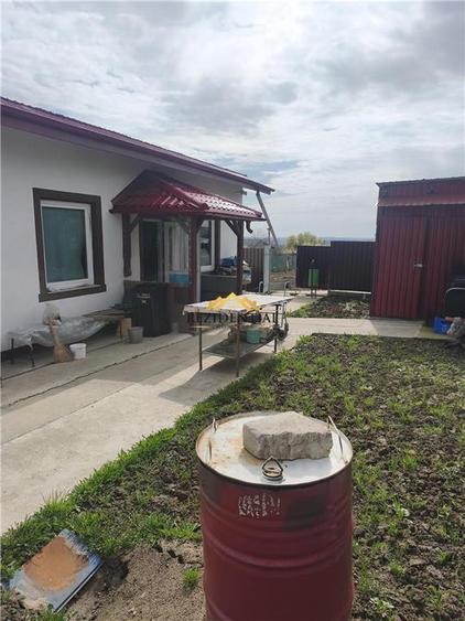 Casă individuală cu 2 camere cu Teren 1100 Mp în Cucorăni