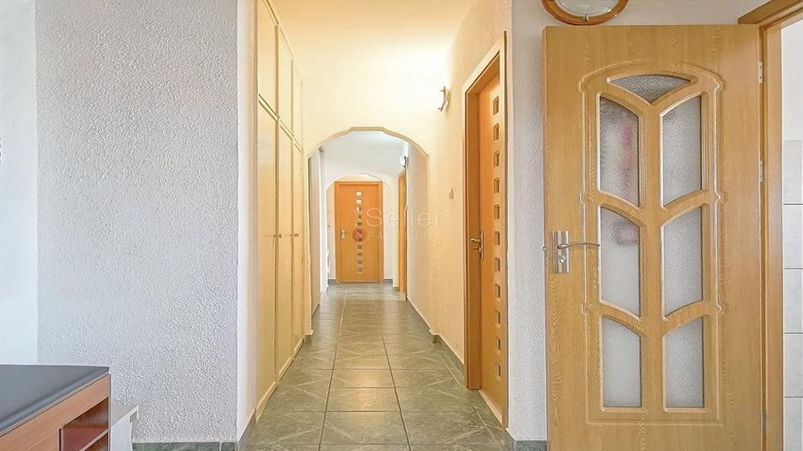 Apartament cu 3 camere decomandat, mobilat în Triaj
