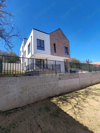 Casă cu 4 camere cu Teren 200 Mp în Florești