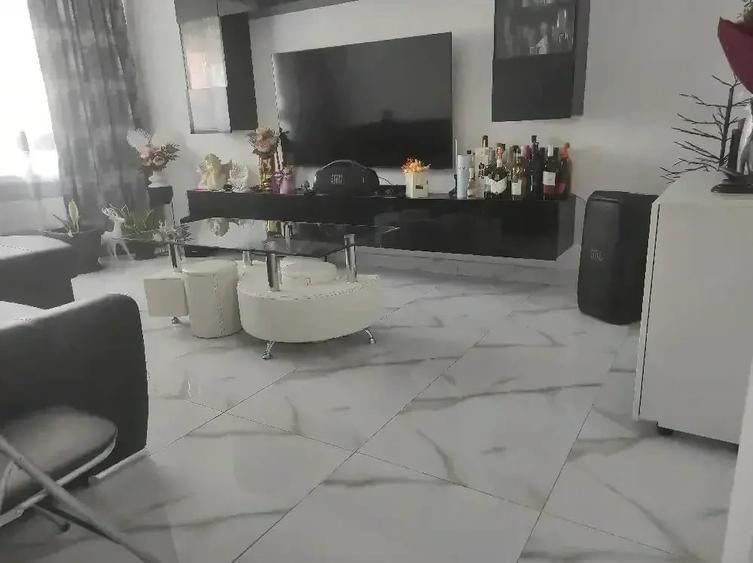 Apartament cu 3 camere decomandat în Tomești