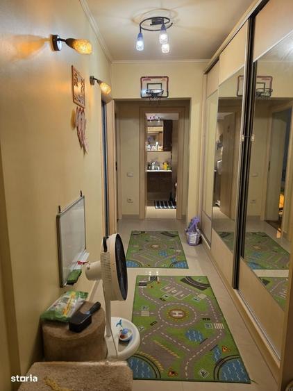Apartament cu 3 camere semidecomandat în Basarabia