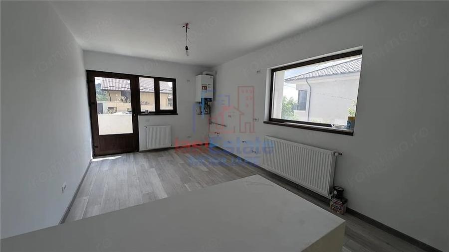 Casă cu 5 camere cu Teren 600 Mp în Filiași