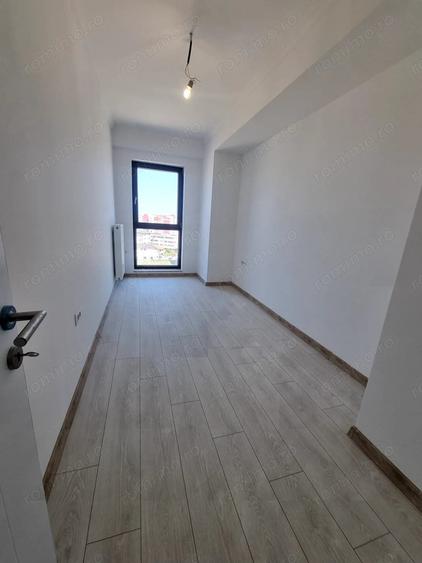 Apartament cu 3 camere decomandat în Energia