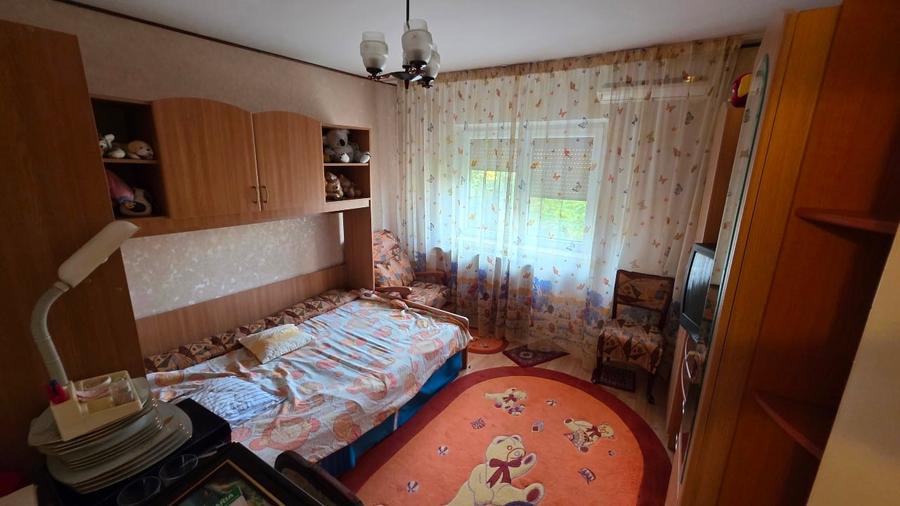 Apartament cu 3 camere decomandat, mobilat în Central