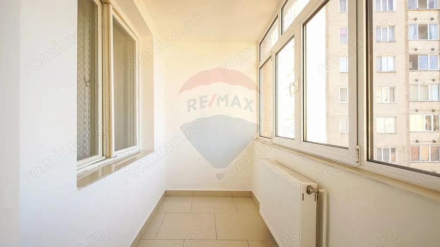 Apartament cu 3 camere semidecomandat în Astra