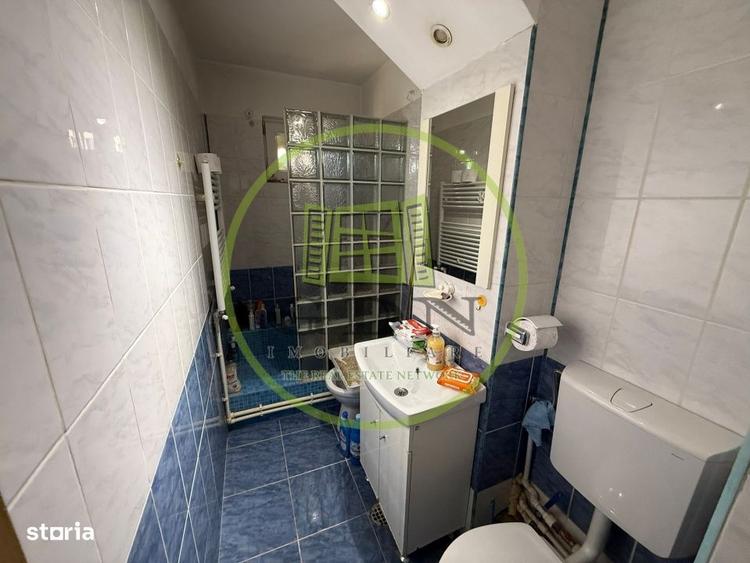Apartament cu 3 camere semidecomandat, mobilat în Craiovița Nouă