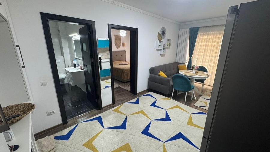 Apartament cu 2 camere, mobilat în Est