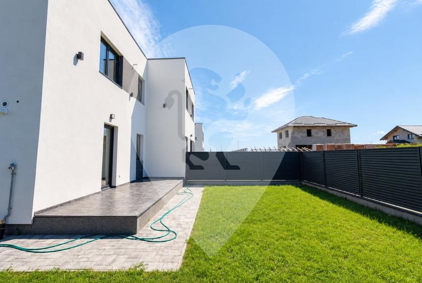 Duplex cu 4 camere cu Canalizare în Sânpetru