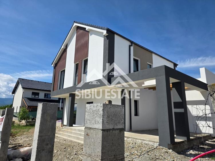 Casă individuală cu 4 camere cu Canalizare în Exterior Vest