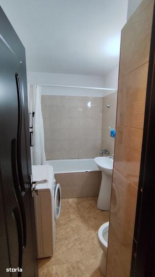 Apartament cu 3 camere semidecomandat în Ostroveni