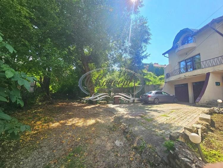 Casă cu 5 camere cu Teren 400 Mp în Andrei Mureșanu