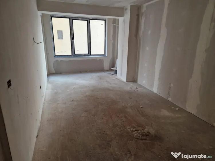 Apartament cu 3 camere decomandat în George Enescu