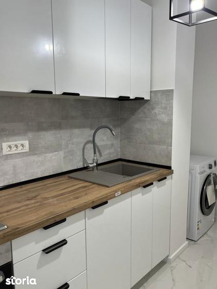 Apartament cu 3 camere semidecomandat, mobilat în Colentina
