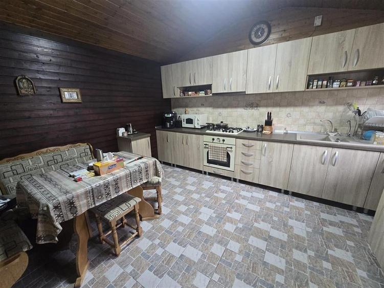 Casă individuală cu 5 camere cu Teren 1600 Mp în Șinca Veche
