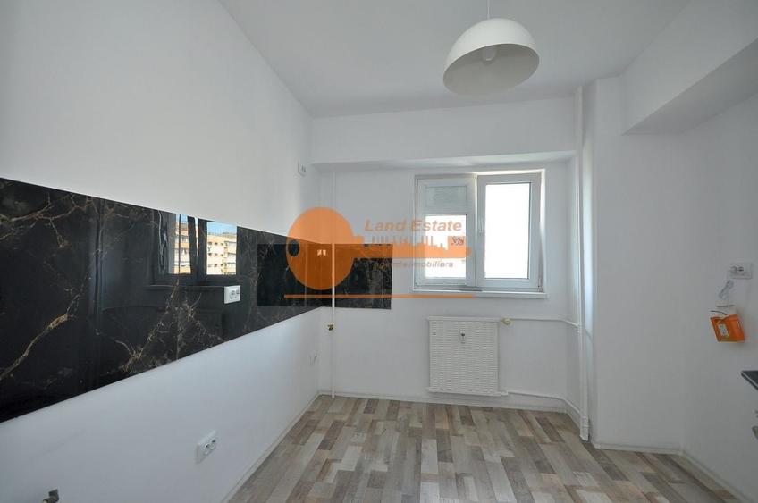 Apartament cu 3 camere semidecomandat în Păcii