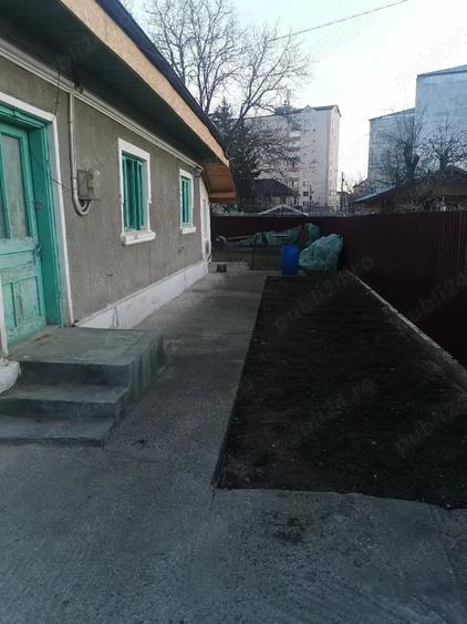 Casă cu 3 camere cu Teren 300 Mp în Central