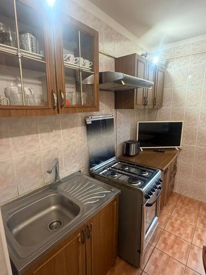 Apartament cu 3 camere decomandat, mobilat în 9 Mai